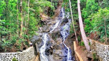 #DiIndonesiaAja-Segarnya Mandi di Air Terjun Tabur, Wisata Asri di Kaki Gunung Kota Batulicin