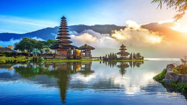 #DiIndonesiaAja-5 Rekomendasi Youtube Channel Traveller Indonesia. Kontennya Membuat Kita Terpesona Akan Keindahan Negeri Kartini Tercinta.