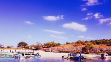 #DiIndonesiaAja – Kenalan sama Pantai Tangsi, Pantai Pasir Pink di NTB yang Memesona