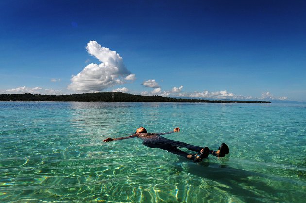 #DiIndonesiaAja-Menjelajah Kepulauan Tujuh di Maluku. Air Jernih, Udara Hangat, Kelok Ikan di Lautan.