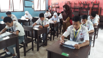 Deretan Tipe Guru Zaman Sekolah Saat Jadi Pengawas Ujian di Kelas. Mana yang Paling Serem?