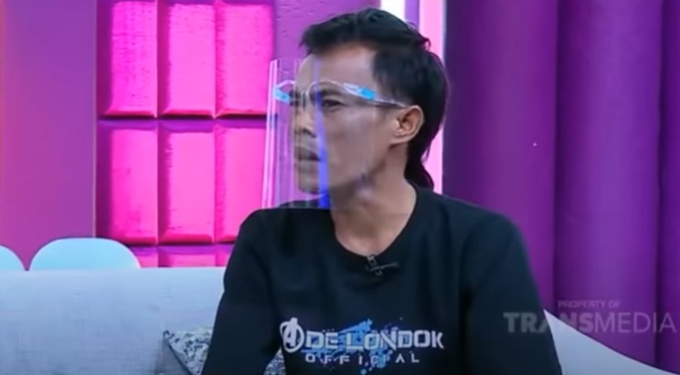 Minta Maaf pada Malih Secara Langsung, Ade Londok Urungkan Niat Mundur dari Dunia Hiburan 6 Minta Maaf pada Malih Secara Langsung, Ade Londok Urungkan Niat Mundur dari Dunia Hiburan