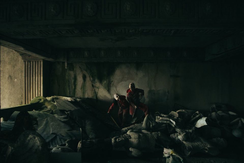 14 Potret Pre-wedding Unik dengan Tema Serial 'Money Heist'. Keren Total, Mirip Adegan Aslinya!