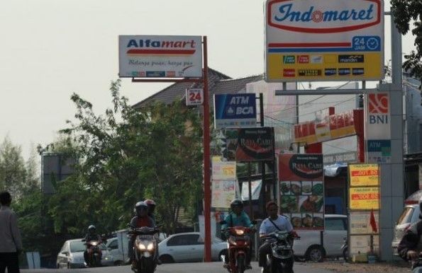 4 Alasan Kenapa Lokasi Alfamart dan Indomaret Selalu Berdekatan. Begini Kalau dari Segi Bisnis