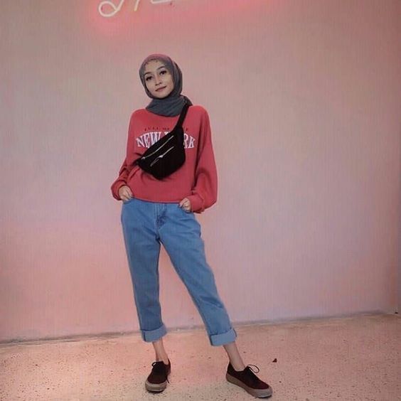Paling Diminati Cewek Kekinian, Simak 8 Padu Padan Celana Jeans yang Nyentrik Berikut Ini!