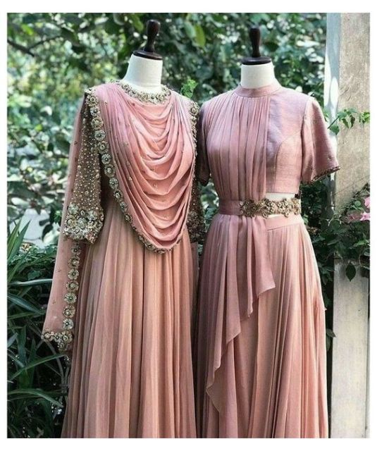 Khusus Buat Pecinta Gaya Feminin, Ini Pesona Kebaya Merah Muda yang Desainnya Elegan!