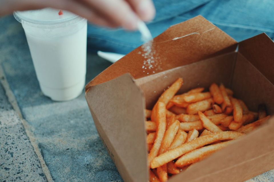 7 Cara Diet Alami Minim Effort yang Nggak Ngoyo. Tanpa Terasa, Bobotmu Sudah Turun Dua Kilo