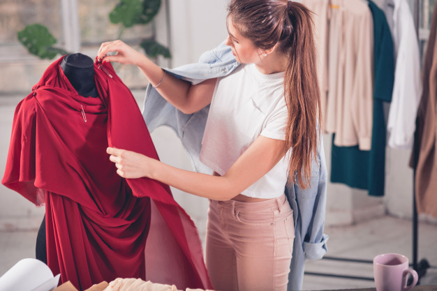 Tak Hanya Model dan Desainer, ini 6 Pilihan Pekerjaan Kalau Kamu Mau Berkarier di Bidang Mode 14 Tak Hanya Model dan Desainer, ini 6 Pilihan Pekerjaan Kalau Kamu Mau Berkarier di Bidang Mode