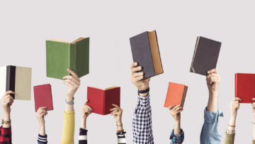 Suka Baca Buku Nggak Melulu Dijuluki Cupu Kok! Mempertajam Literasi Justru Lebih Baik Loh~