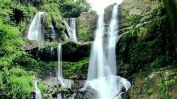 #DiIndonesiaAja-Rasakan Sensasi Segarnya Air Terjun di Jurug Gringsing Pacitan