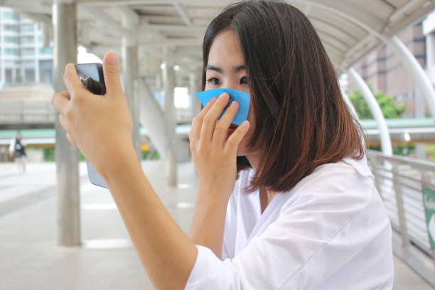 6 Manfaat Tersembunyi Kertas Minyak Wajah Selain Menyerap Sebum. Lebih Oke Ketimbang Tisu