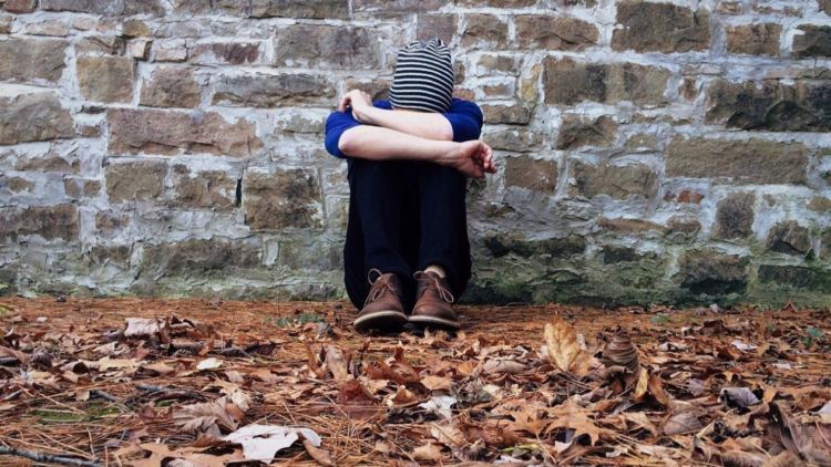 Galau Jangan di Biarkan Begitu Saja, Berbagi Kisahlah kepada Orang Terdekat
