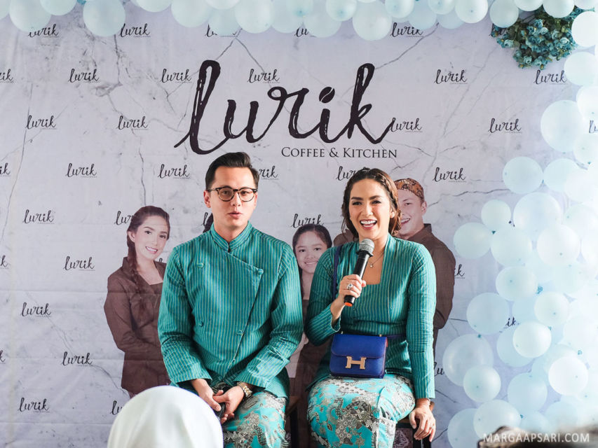 Bangun Bisnis Bersama, 8 Pasangan Artis ini Makin Sukses dan Kompak. Bisa Ditiru nih! 23 Bangun Bisnis Bersama, 8 Pasangan Artis ini Makin Sukses dan Kompak. Bisa Ditiru nih!