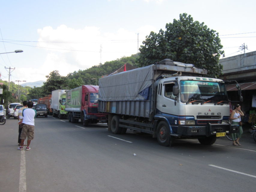 5 Alasan Sopir Truk Jarak Jauh Layak Disebut sebagai Manusia Paling Sabar di Muka Bumi!