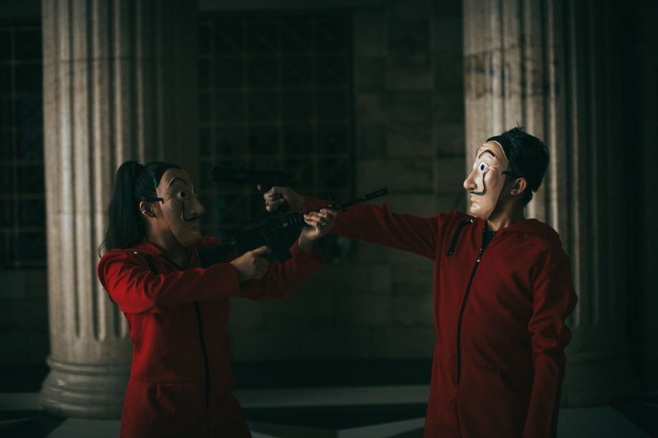 14 Potret Pre-wedding Unik dengan Tema Serial 'Money Heist'. Keren Total, Mirip Adegan Aslinya!