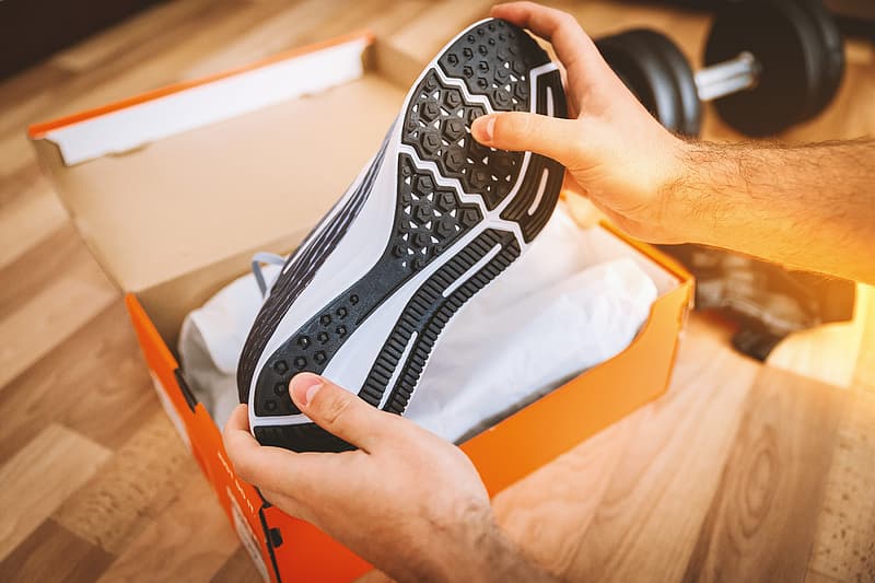 7 Tips Merawat Sepatu Kulit Agar Tak Cepat Mengelupas. Awet Tahunan Berkat Gumpalan Kertas