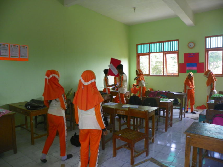 Tingkat Kerajinan Anak SD Ketika Dapat Jatah Piket. Kamu Dulu Termasuk yang Mana nih? 9 Tingkat Kerajinan Anak SD Ketika Dapat Jatah Piket. Kamu Dulu Termasuk yang Mana nih?