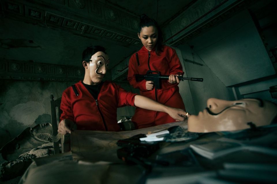 14 Potret Pre-wedding Unik dengan Tema Serial 'Money Heist'. Keren Total, Mirip Adegan Aslinya!