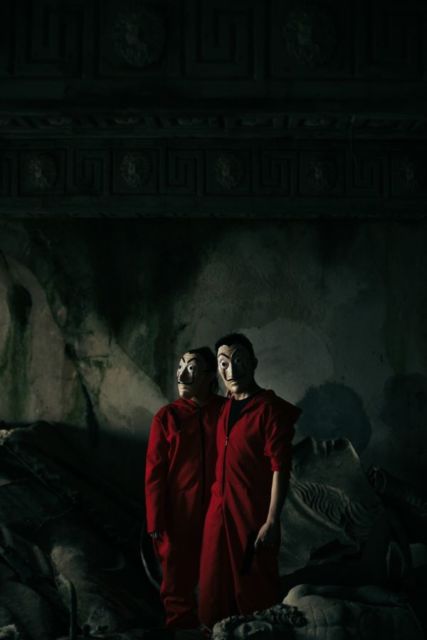14 Potret Pre-wedding Unik dengan Tema Serial 'Money Heist'. Keren Total, Mirip Adegan Aslinya!