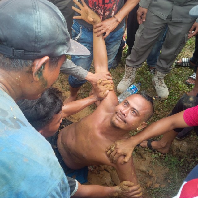 5 Alasan Orang Indonesia Nggak Perlu Pengin Mesra-Mesraan di Hutan Berdua Kayak Orang Luar Negeri