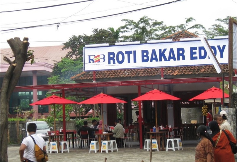 Sst, 5 Restoran Terkenal ini Berawal dari Warung Kaki Lima lo. Berkat Cita Rasa Lezat, Sukses Melegenda!