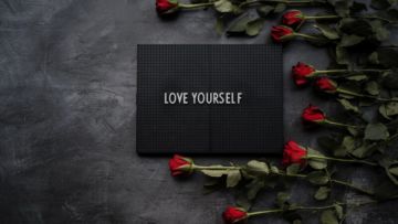 Pentingnya Untuk Mencintai Diri Sendiri Sebelum Mencintai Orang Lain (Love Yourself)