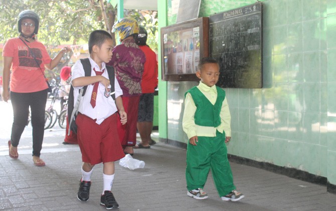 Salah Seragam Adalah Kekeliruan yang Lumrah bagi Anak Sekolah. Semua Pasti Pernah Mengalami 10 Salah Seragam Adalah Kekeliruan yang Lumrah bagi Anak Sekolah. Semua Pasti Pernah Mengalami