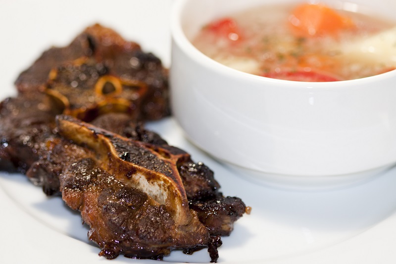 Aneka Resep Sop Buntut dari yang Sederhana Sampai Ala Hotel Bintang Lima. Kamu Bisa Buat juga!