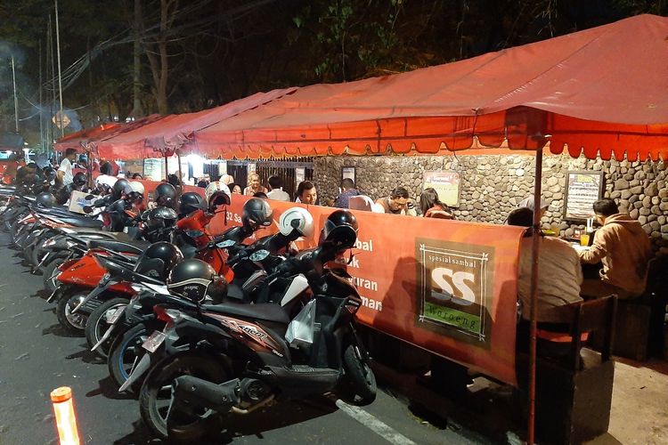 Sst, 5 Restoran Terkenal ini Berawal dari Warung Kaki Lima lo. Berkat Cita Rasa Lezat, Sukses Melegenda!