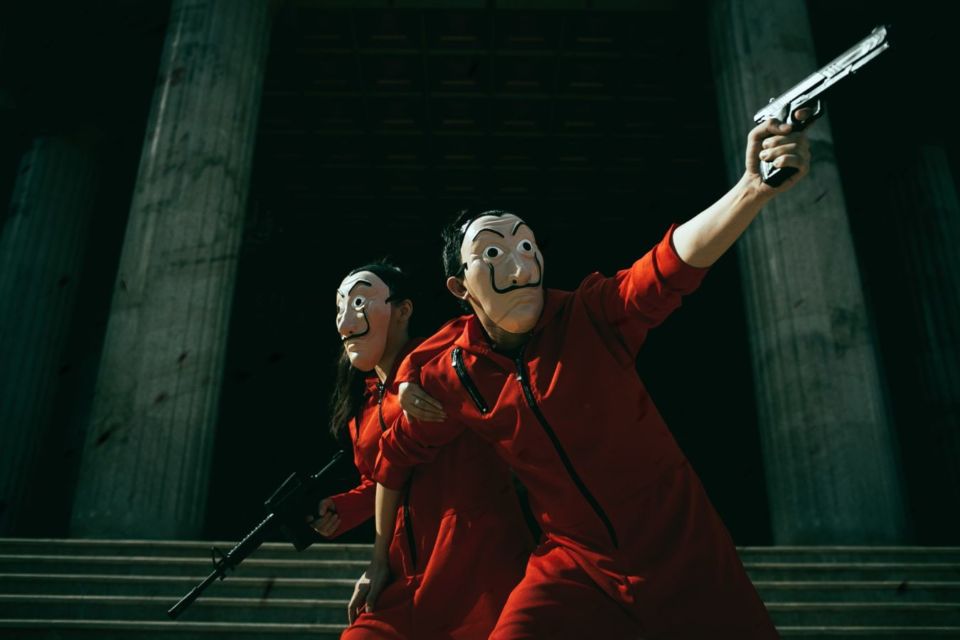 14 Potret Pre-wedding Unik dengan Tema Serial 'Money Heist'. Keren Total, Mirip Adegan Aslinya!