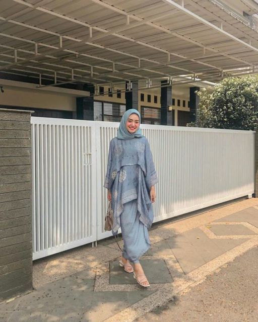 Ingin Tampil Lebih Elegan? Coba Deh Pakai 9 Setelan Batik yang Langka nan Cantik Ini!