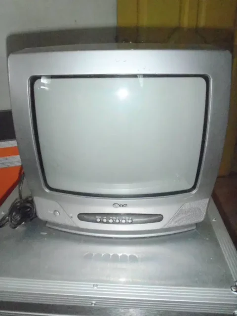 Nostalgia TV Tabung yang Kini Sudah Punah. Siapa yang Dulu Suka Ganti Channel Pakai Kaki?