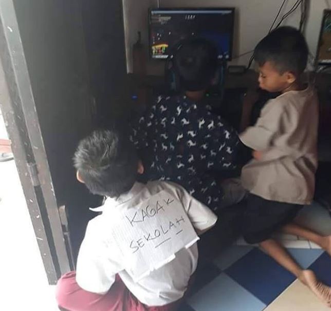 Susah untuk Nggak Ketawa Melihat 11 Kesialan Kocak Bocah ini. Semoga Nggak Dosa, ya! :(