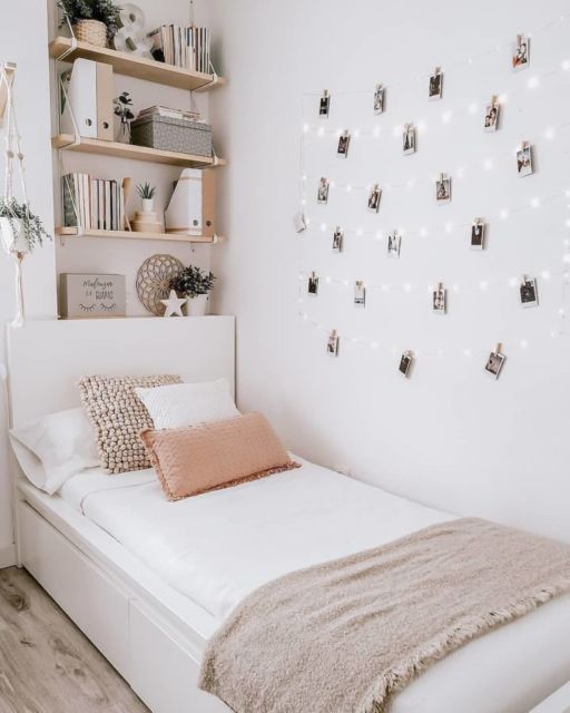7 Dekorasi Dinding Kamar Tidur yang Nggak Perlu Bikin Baru. Seringnya Pakai DIY Susah Ditiru