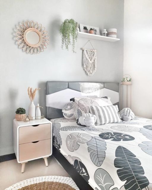 7 Dekorasi Dinding Kamar Tidur yang Nggak Perlu Bikin Baru. Seringnya Pakai DIY Susah Ditiru