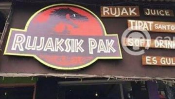 11 Potret Kocak Nama Warung yang Terinspirasi dari Judul Film. Biar Mudah Diingat Kali, ya?