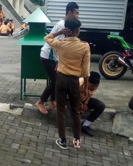 11 Keapesan Orang Saat Mengenakan Alas Kaki. Ada yang Pernah Mengalami Kejadian ini?