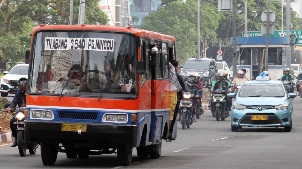 Meski Selalu Bikin Ngeri, Pengalaman Naik Metromini Selalu Sukses Bikin Bernostalgia. Membekas!