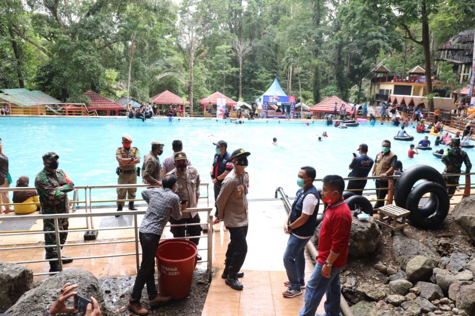 Tahun Depan Corona Pergi dari Indonesia? Kayak Mimpi deh, Orang-orangnya Aja Masih Begini :(