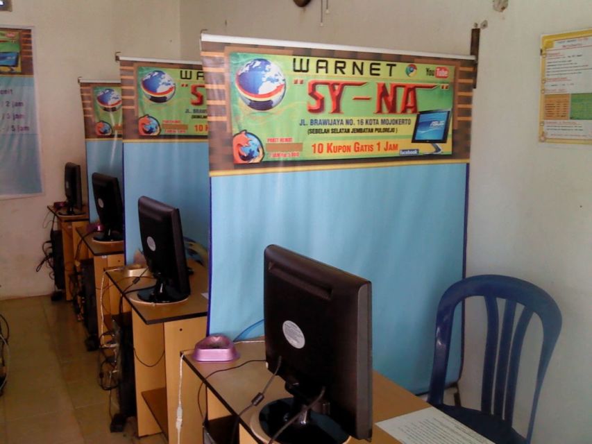 5 Hal Konyol dan Ngeselin yang Dirasakan Anak Warnet Generasi Awal. Pernah Gini juga Nggak?