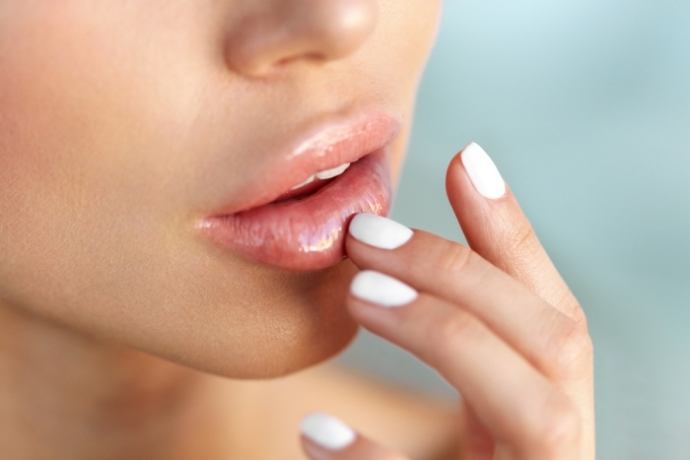 4 Alasan Mutlak Kenapa Kamu Harus Mulai Mengandalkan Lip Gloss di Banding Lip Matte. Wajib Baca! 9 4 Alasan Mutlak Kenapa Kamu Harus Mulai Mengandalkan Lip Gloss di Banding Lip Matte. Wajib Baca!