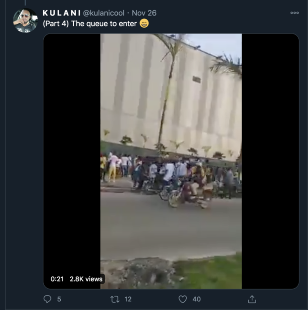 Viral Pembukaan Mal Terbesar di Kamerun, Warga Bingung sama Eskalator. Namanya juga Baru Ngerasain~
