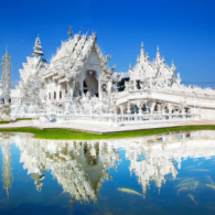 Wat Rong Khun Si Putih nan Megah dan Penuh Misteri, Membuat Para Traveller Terpesona Akan Keindahan Arsitekturnya!