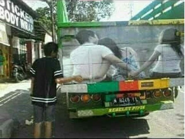 11 Potret Melas Orang-Orang yang Kelewat Pasrah dengan Keadaan. Jatuhnya Malah Kocak