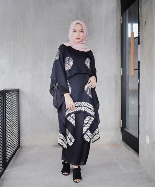 Ingin Tampil Lebih Elegan? Coba Deh Pakai 9 Setelan Batik yang Langka nan Cantik Ini!