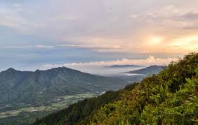 Indahnya Pemandangan Gunung Pulosari, Yakin Nggak Mau Main ke Sini?
