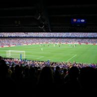 Melihat Sepak Bola Secara Langsung di Stadion, Kenapa Tidak?