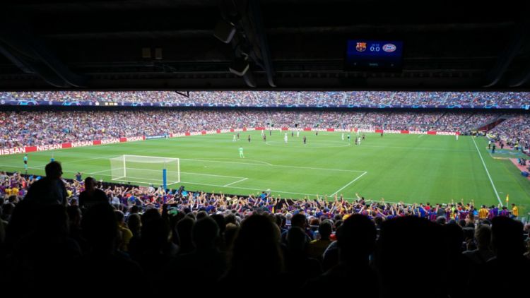 Melihat Sepak Bola Secara Langsung di Stadion, Kenapa Tidak?