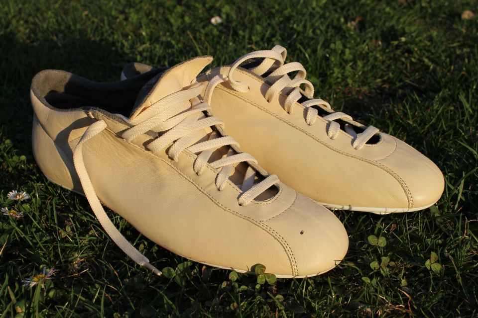 8 Rekomendasi Sepatu Kulit Pria yang Kece Parah Desainnya. Ada yang Berbahan Kulit Nabati!