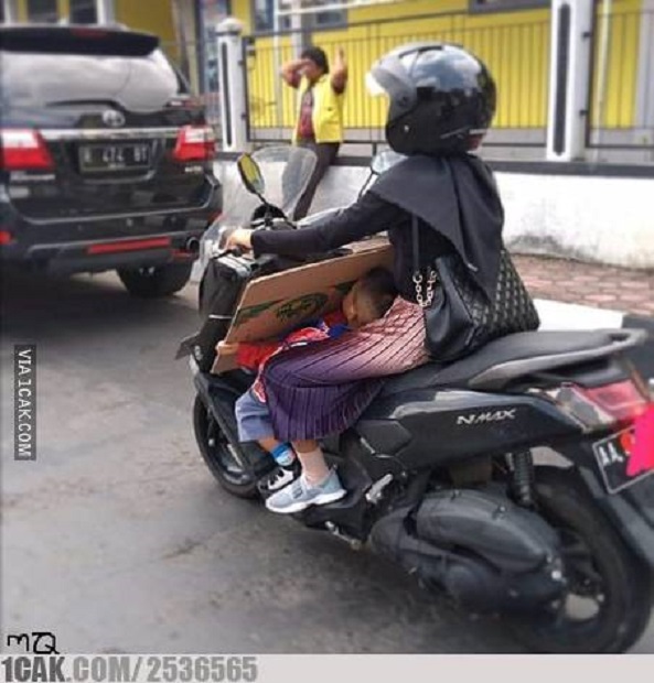 Susah untuk Nggak Ketawa Melihat 11 Kesialan Kocak Bocah ini. Semoga Nggak Dosa, ya! :(